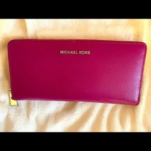Michael Kors Jet Set Travel Leather Continental Wallet in Berry